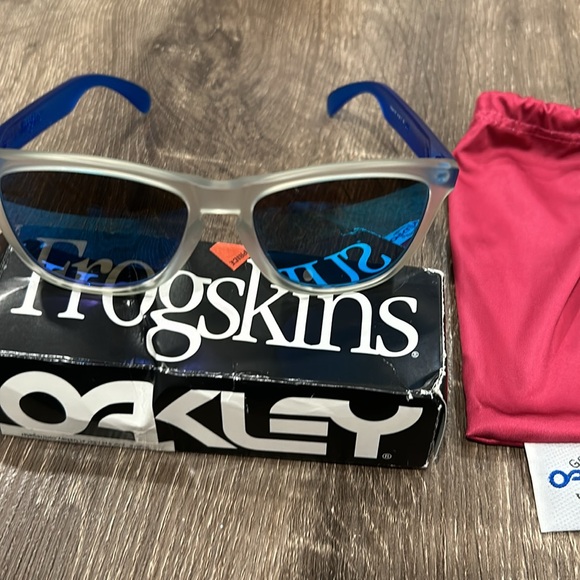 Vintage Oakley Frogskins Sunglasses - Picture 10 of 14